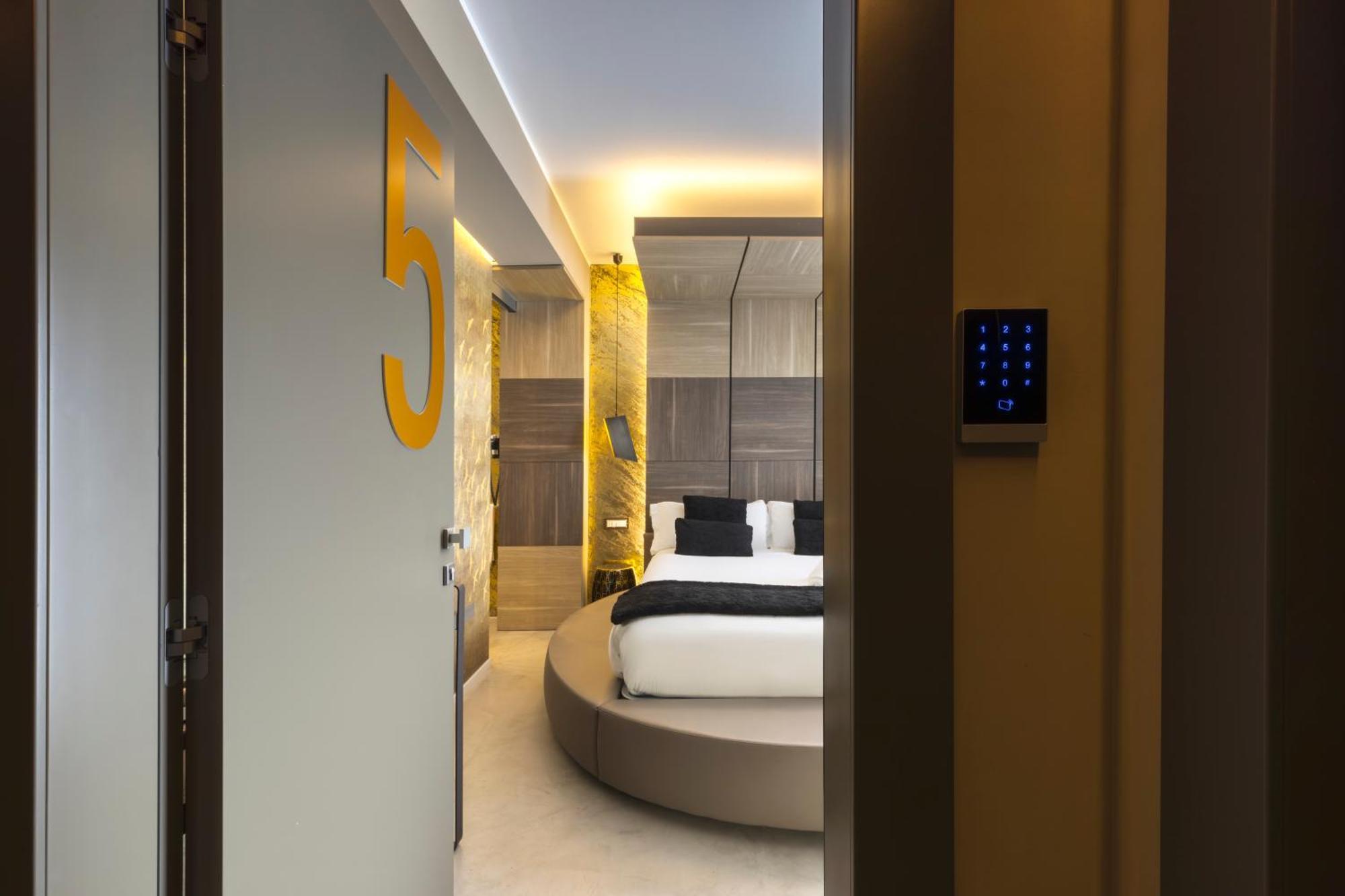 Milestone (Adults Only) Bed and Breakfast Quartu SantʼElena Exteriör bild