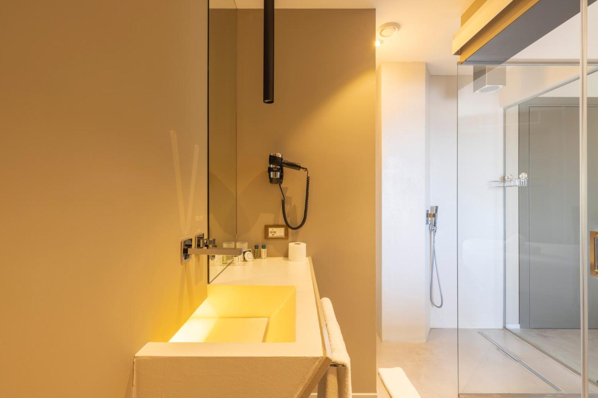 Milestone (Adults Only) Bed and Breakfast Quartu SantʼElena Exteriör bild