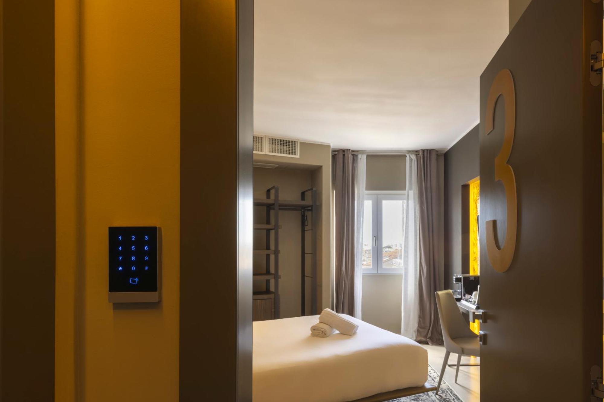 Milestone (Adults Only) Bed and Breakfast Quartu SantʼElena Exteriör bild