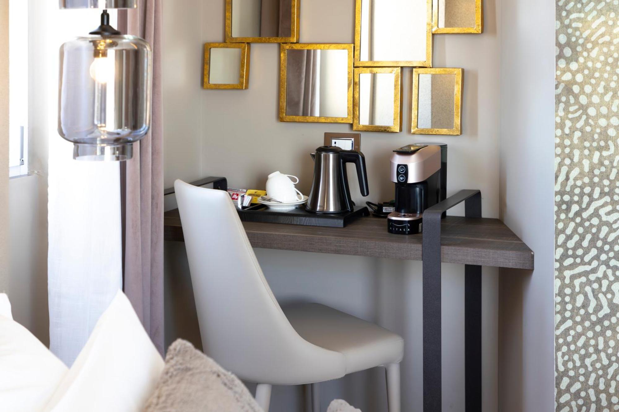 Milestone (Adults Only) Bed and Breakfast Quartu SantʼElena Exteriör bild