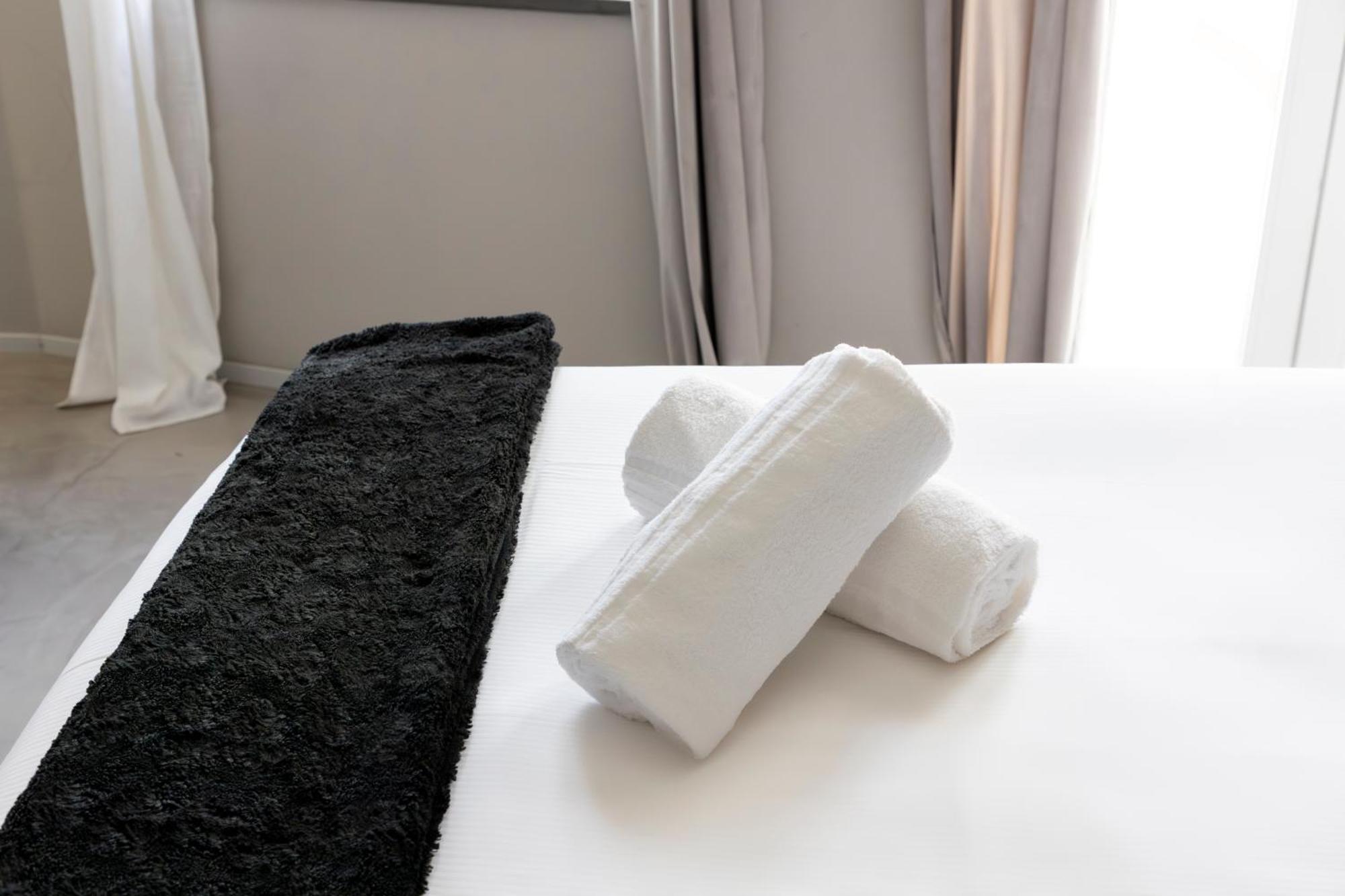 Milestone (Adults Only) Bed and Breakfast Quartu SantʼElena Exteriör bild
