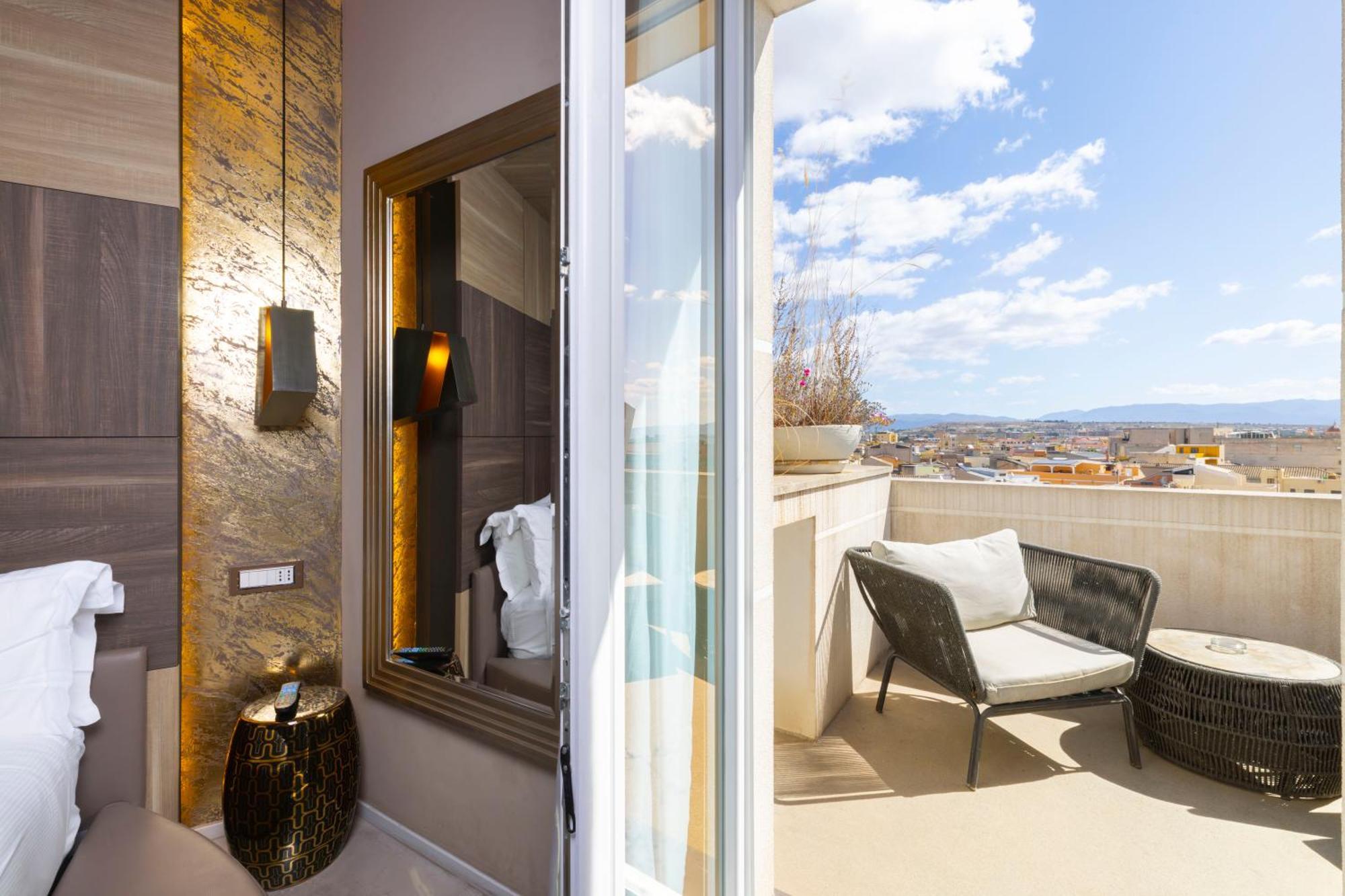 Milestone (Adults Only) Bed and Breakfast Quartu SantʼElena Exteriör bild