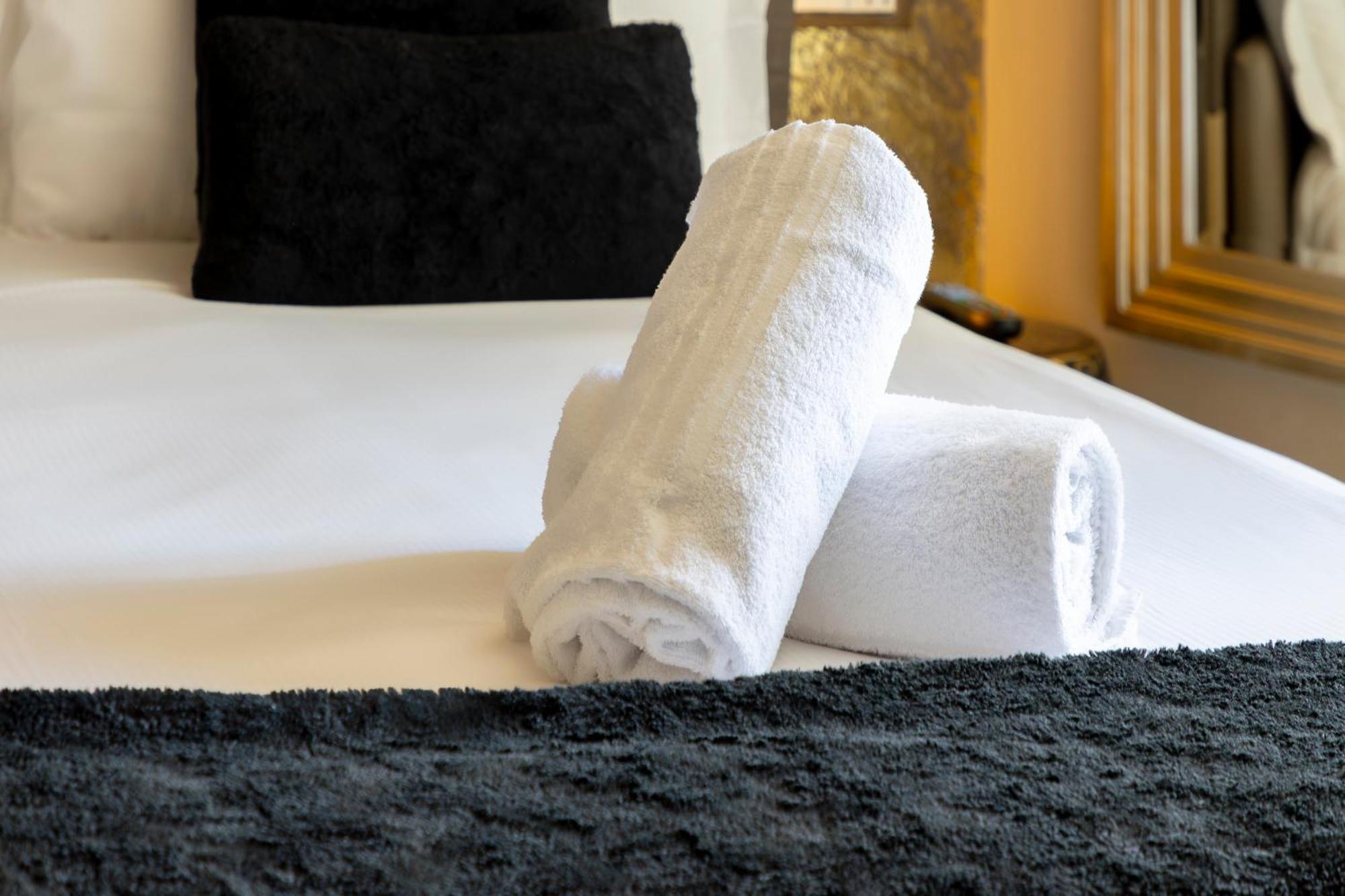 Milestone (Adults Only) Bed and Breakfast Quartu SantʼElena Exteriör bild